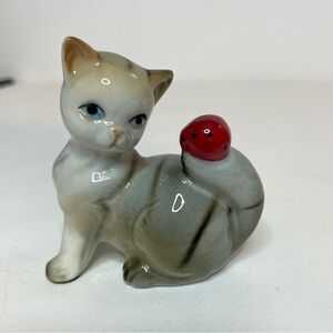 Vintage Satis 5 Taiwan Porcelain Gray & White Cat Small 3” Figurine W/ Red Ball